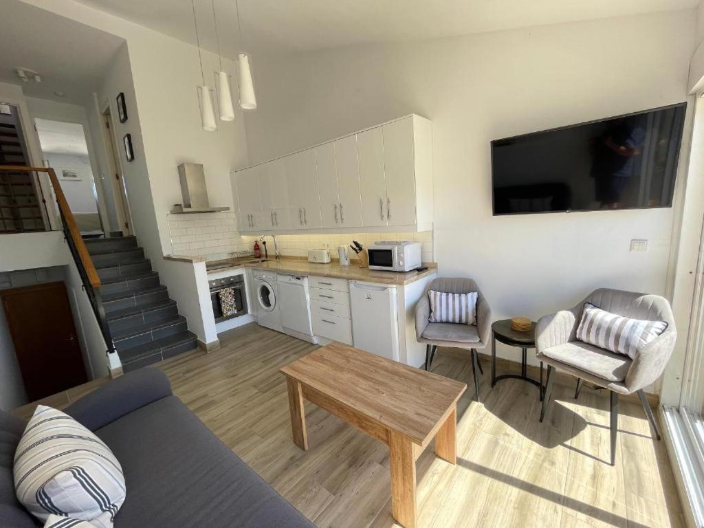 Seaside View Apartment เอสเตโปนา ภายนอก รูปภาพ